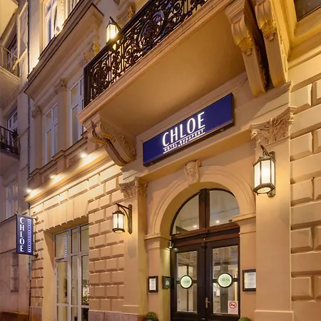 Chloe 4*