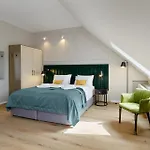 Chloe Hotel