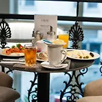 Chloe Hotel