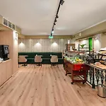 Hotel Chloe 4*