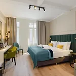 Hotell Chloe 4*