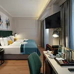 Chloe Budapest