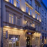 Chloe Budapest