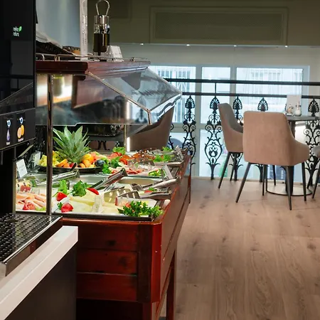 Chloe 4*