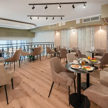 Chloe Szálloda